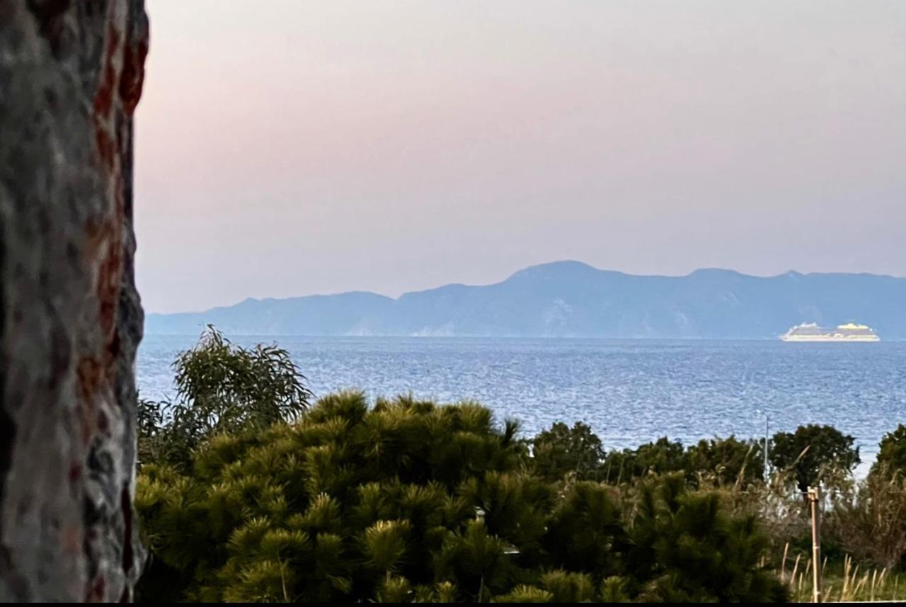 Odyssea Top View & Hot Jacuzzi Front Beach Kremasti  Bagian luar foto