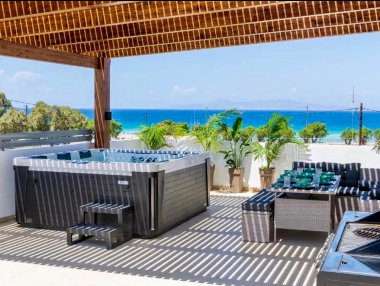 Odyssea Top View & Hot Jacuzzi Front Beach Kremasti  Bagian luar foto